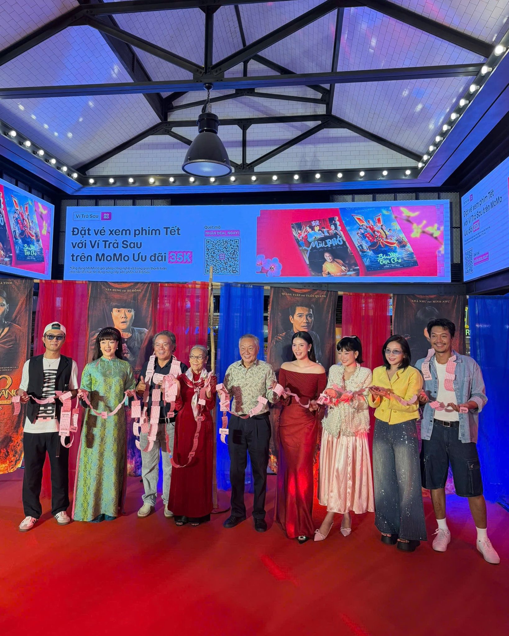 H&agrave;nh động kh&oacute; hiểu của Do&atilde;n Quốc Đam trong rạp chiếu phim khiến MXH x&ocirc;n xao- Ảnh 1.