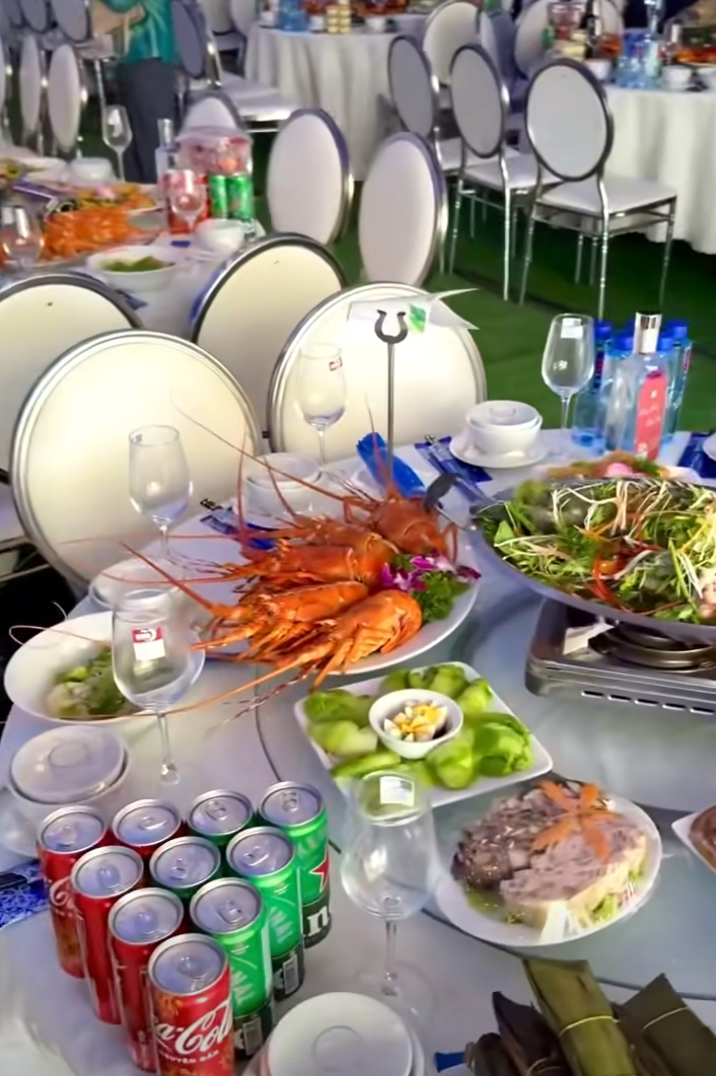 Đ&aacute;m cưới g&acirc;y ch&uacute; &yacute; tại Hải Hậu: Rạp cưới rộng 1.000m2, d&agrave;n xe moto tiền tỷ rước d&acirc;u- Ảnh 17.