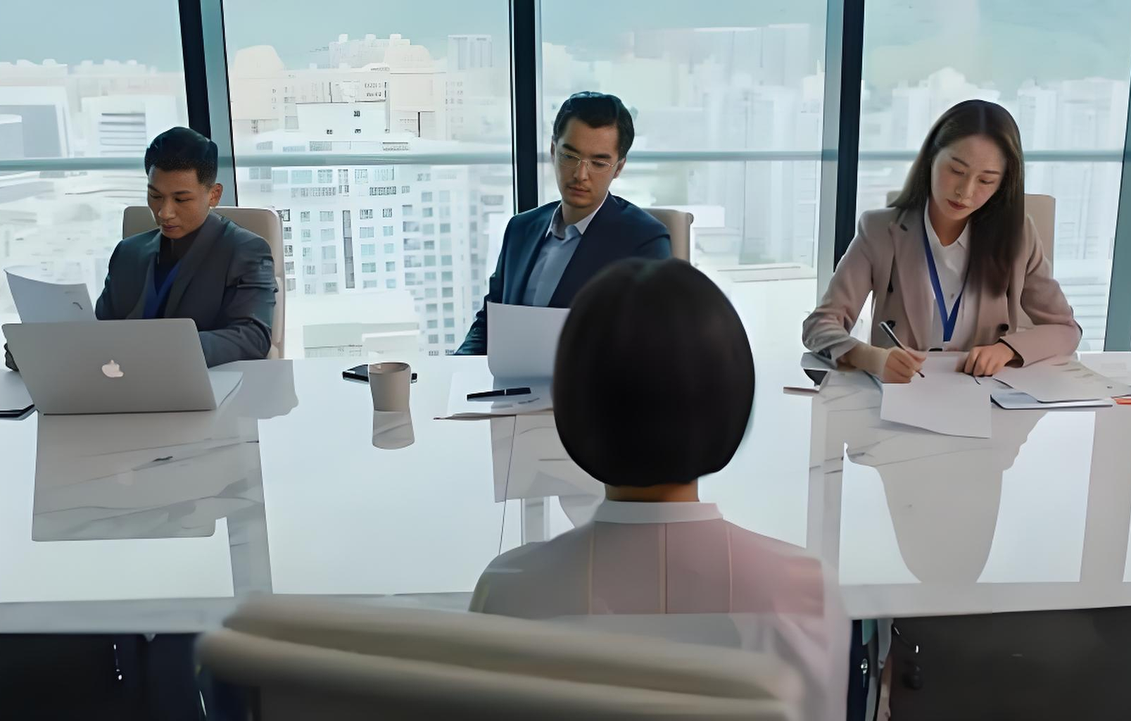 Nh&agrave; tuyển dụng: "6 người đi c&ocirc;ng t&aacute;c nhưng xe chỉ c&oacute; 5 chỗ th&igrave; sao?" - C&acirc;u trả lời "kh&aacute;c người" gi&uacute;p nữ ứng vi&ecirc;n thắng đậm- Ảnh 1.