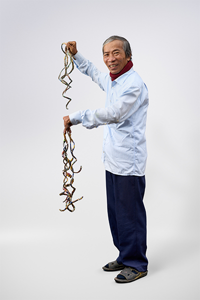 Cả thế giới kinh ngạc với người đ&agrave;n &ocirc;ng Việt Nam c&oacute; bộ m&oacute;ng tay dị chưa từng c&oacute; - Ảnh 3.