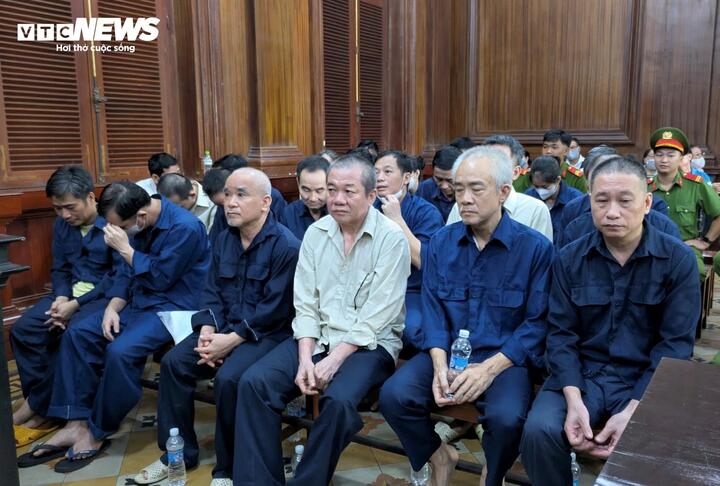 X&eacute;t xử vụ cấp khống chứng chỉ l&aacute;i xe tại tp . Hcm: 28 Bị c&aacute;o bị đưa ra t&ograve;a - Ảnh 1.