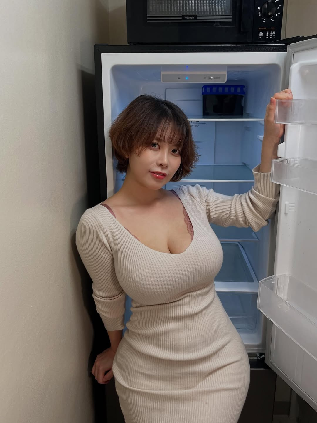 Sở hữu th&acirc;n h&igrave;nh "kh&ocirc;ng tưởng" như nh&acirc;n vật anime, n&agrave;ng hot girl khiến cộng đồng mạng b&ugrave;ng nổ - Ảnh 4.