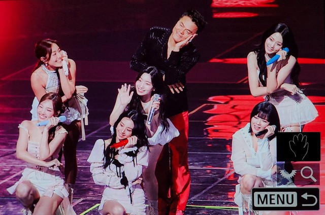 Tổng t&agrave;i cả nước biết mặt bỏ chức CEO, quyết l&agrave;m ca sĩ giật hết spotlight showbiz- Ảnh 4.