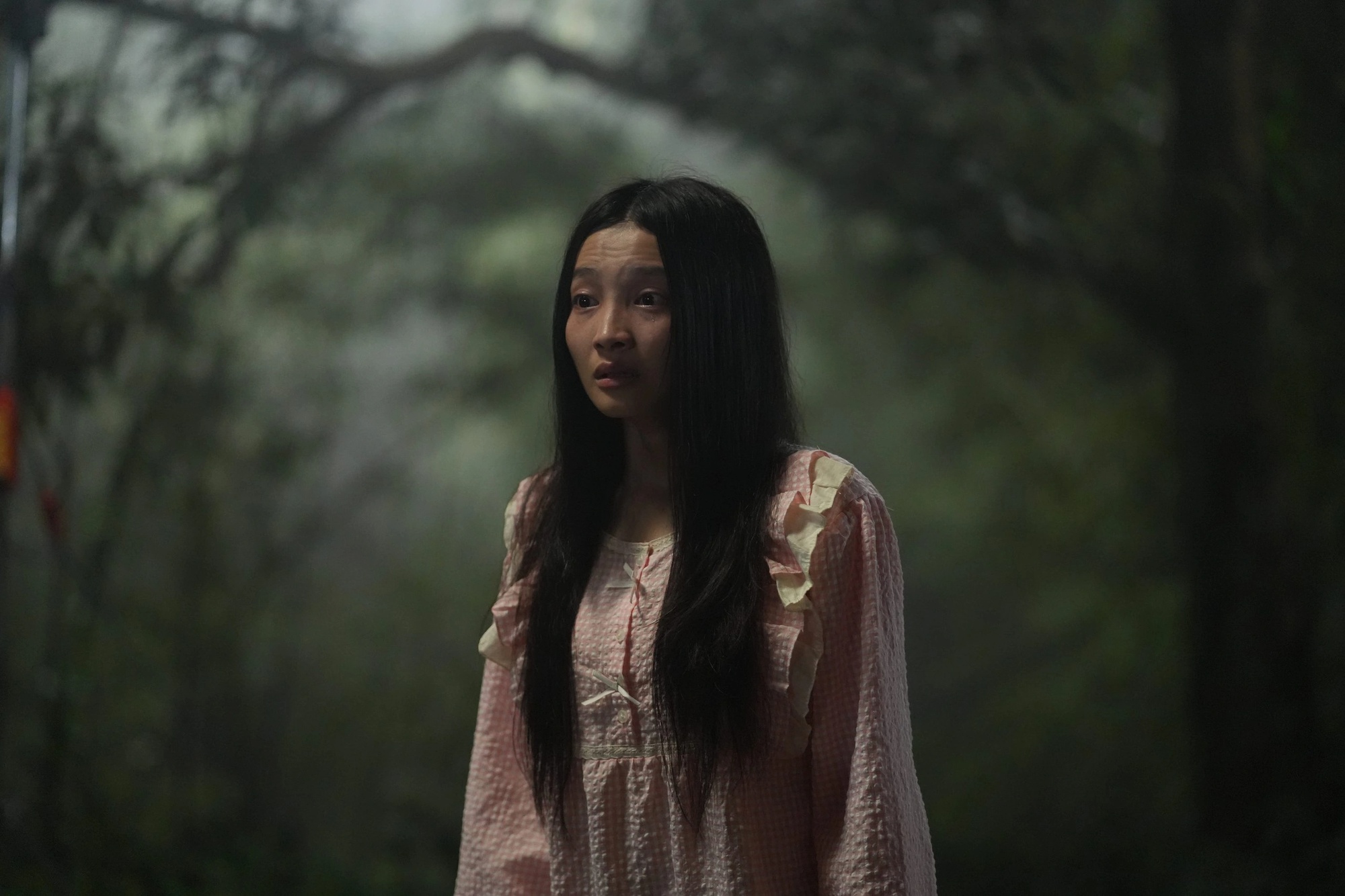 H&agrave;nh động kh&oacute; hiểu của Do&atilde;n Quốc Đam trong rạp chiếu phim khiến MXH x&ocirc;n xao- Ảnh 6.