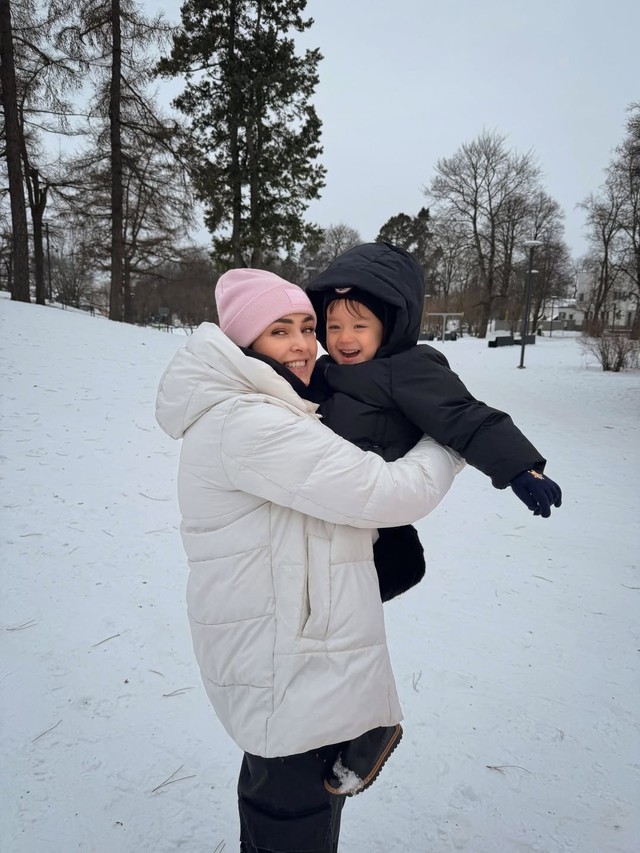 B&ugrave;i Tiến Dũng đưa vợ mẫu t&acirc;y về nh&agrave; ngoại, nhan sắc mẹ vợ "thủ m&ocirc;n quốc d&acirc;n" g&acirc;y sốt c&otilde;i mạng  - Ảnh 2.