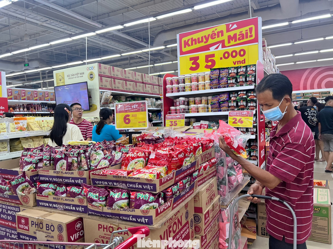 Nhiều mặt h&agrave;ng, dịch vụ 'dậy s&oacute;ng' theo gi&aacute; xăng dầu - Ảnh 3.