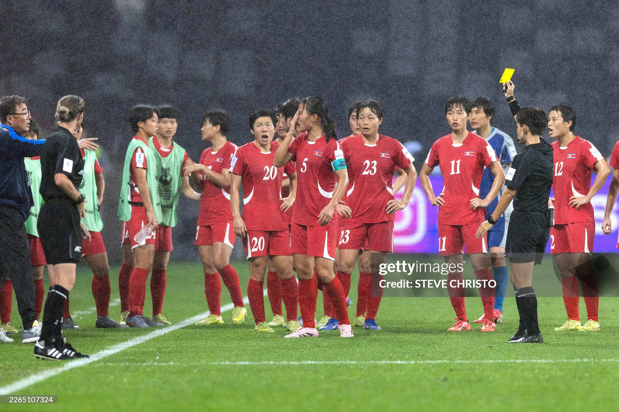 Trọng t&agrave;i Việt Nam g&acirc;y tranh c&atilde;i ở giải ch&acirc;u &Aacute;, 2 đội Trung Quốc v&agrave; Triều Ti&ecirc;n c&ugrave;ng phản ứng - Ảnh 9.