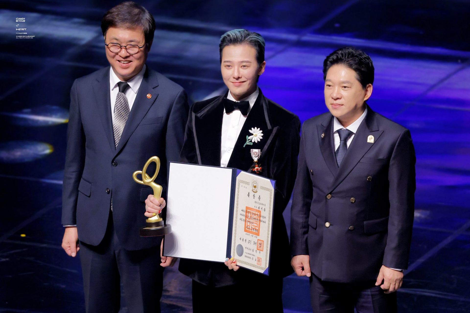 Gi&aacute;o sư cơ kh&iacute; kiếm 7118 tỷ đồng/năm: Sở hữu gần 200 b&agrave;i h&aacute;t, biểu diễn trước l&atilde;nh đạo 21 quốc gia- Ảnh 5.