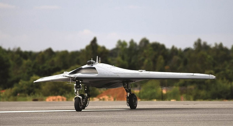 Ấn Độ mua 60 UAV t&agrave;ng h&igrave;nh Ghatak tương tự S - 70 Okhotnik trong tương lai gần - Ảnh 1.