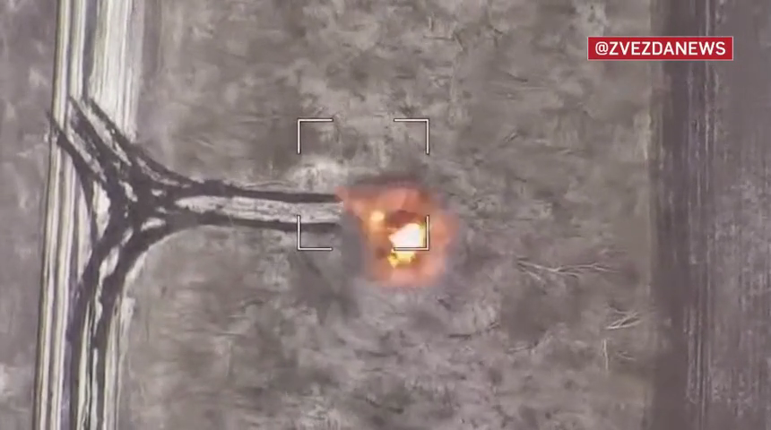 UAV cảm tử Lancet ph&aacute; hủy xe tăng T - 72 v&agrave; T - 64 tại Dobropillia năm 2026 - Ảnh 1.