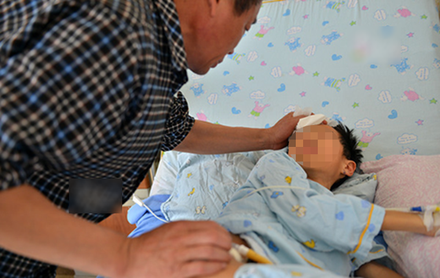 Nam sinh lớp 7 ph&aacute;t hiện mắc ung thư đại tr&agrave;ng giai đoạn cuối, b&aacute;c sĩ thở d&agrave;i: Nhiều &ocirc;ng b&agrave; nu&ocirc;ng chiều h&oacute;a th&agrave;nh hại ch&aacute;u- Ảnh 2.