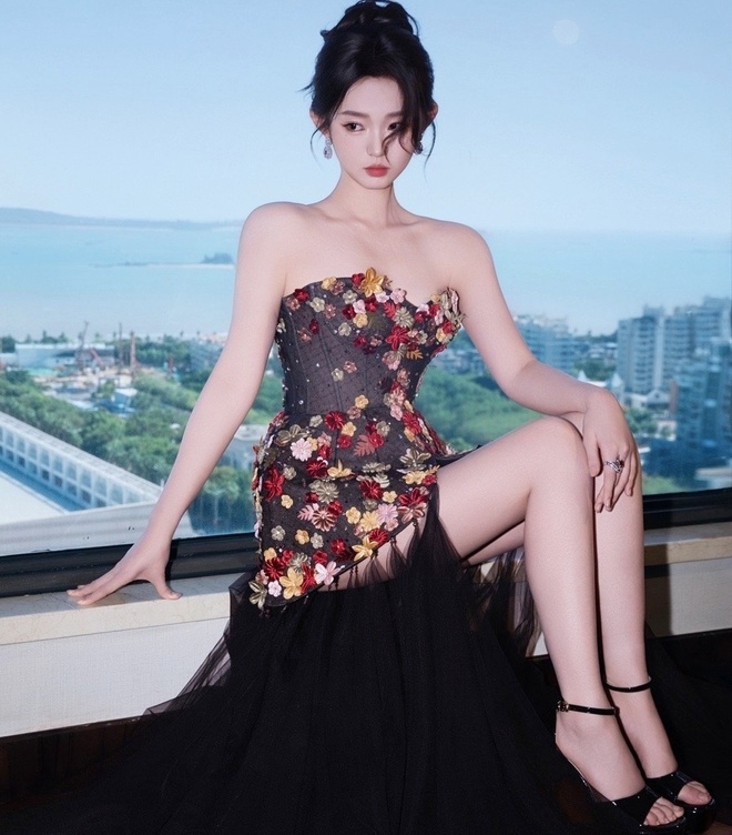 Ngắm nhan sắc cực phẩm của "nhất tỷ" l&agrave;ng phim ngắn, 1 năm đ&oacute;ng 29 phim, thu về h&agrave;ng chục tỷ view - Ảnh 8.