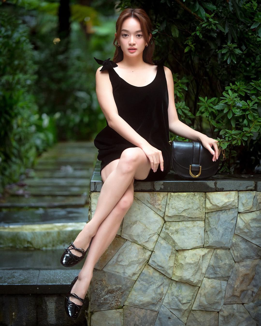 Mỹ nh&acirc;n chỉ cao 1m50 nhưng mặc đẹp kh&ocirc;ng trượt ph&aacute;t n&agrave;o, xuất hiện ở đ&acirc;u th&igrave; nơi đ&oacute; l&agrave; Paris Fashion Week- Ảnh 7.