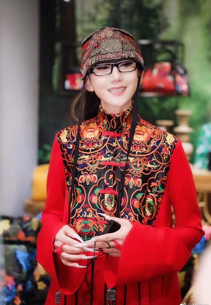 Người đ&agrave;n b&agrave; "chống gi&agrave;" giỏi nhất thế giới: U70 vẫn trẻ như măng, body n&eacute;t đến nỗi g&aacute;i trẻ xin thua- Ảnh 4.