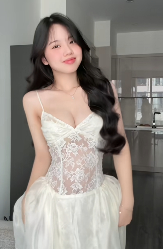 G&aacute;i xinh bất ngờ l&ecirc;n xu hướng nhờ khoe "l&uacute;m", qu&aacute; khứ từng bị gắn m&aacute;c "bản sao" Tiểu H&yacute; - Ảnh 4.