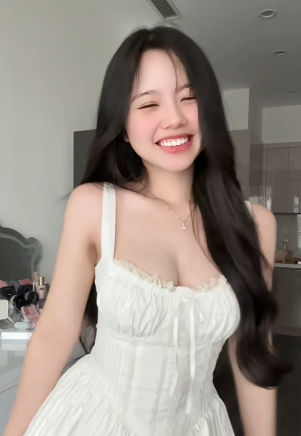 G&aacute;i xinh bất ngờ l&ecirc;n xu hướng nhờ khoe "l&uacute;m", qu&aacute; khứ từng bị gắn m&aacute;c "bản sao" Tiểu H&yacute; - Ảnh 3.