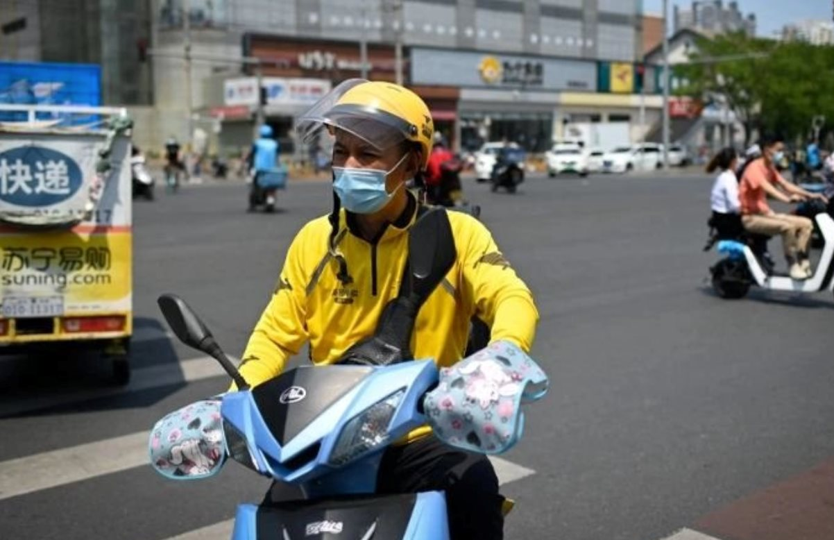 C&aacute;m cảnh nghề shipper: L&agrave;m việc 17 tiếng / ng&agrave;y v&agrave; thu nhập thấp - Ảnh 3.