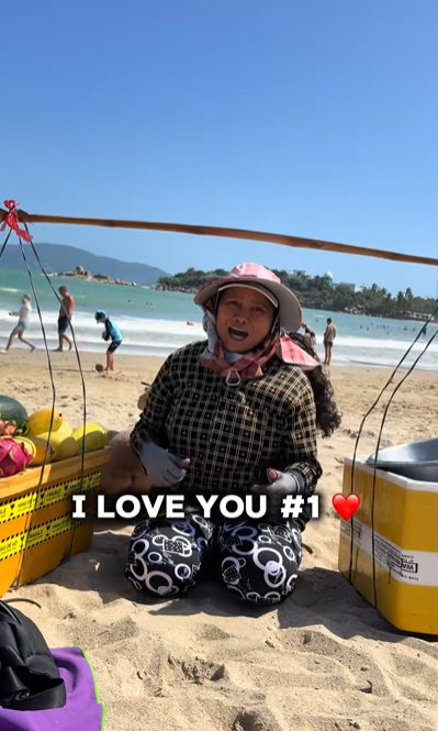 Gặp c&ocirc; Mai - &ldquo;ng&ocirc;i sao b&aacute;n tr&aacute;i c&acirc;y biển Nha Trang&rdquo; g&acirc;y sốt to&agrave;n cầu: &ldquo;T&ocirc;i kh&ocirc;ng nhận được số tiền như người người ta đồn&rdquo;- Ảnh 3.