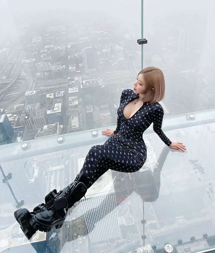 Fan bức x&uacute;c khi DJ Soda bị &ldquo;đụng chạm qu&aacute; đ&agrave;&rdquo; bởi kh&aacute;n giả ở sự kiện &acirc;m nhạc- Ảnh 5.