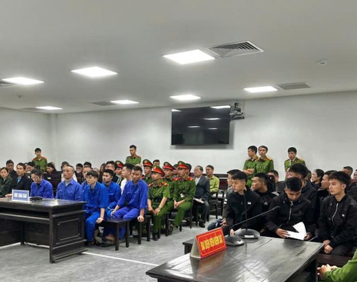 17 Người hỗn chiến qu&aacute;n karaoke , t&ograve;a tuy&ecirc;n gần 50 năm t&ugrave; giam - Ảnh 1.