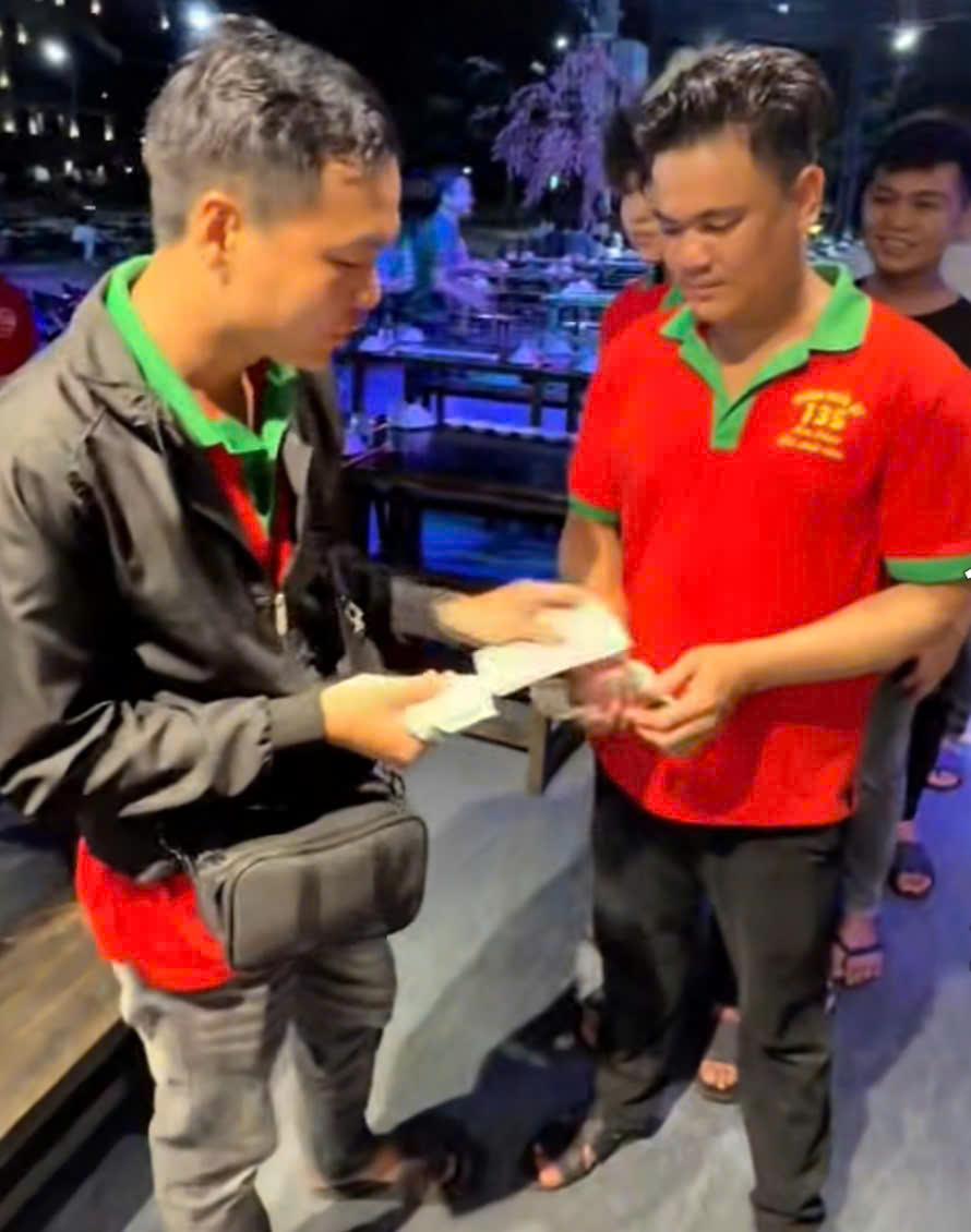 Nh&acirc;n vi&ecirc;n phục vụ tr&uacute;ng số độc đắc 18 tỉ đồng v&agrave; nghĩa cử cao đẹp tại T&acirc;y Ninh - Ảnh 2.