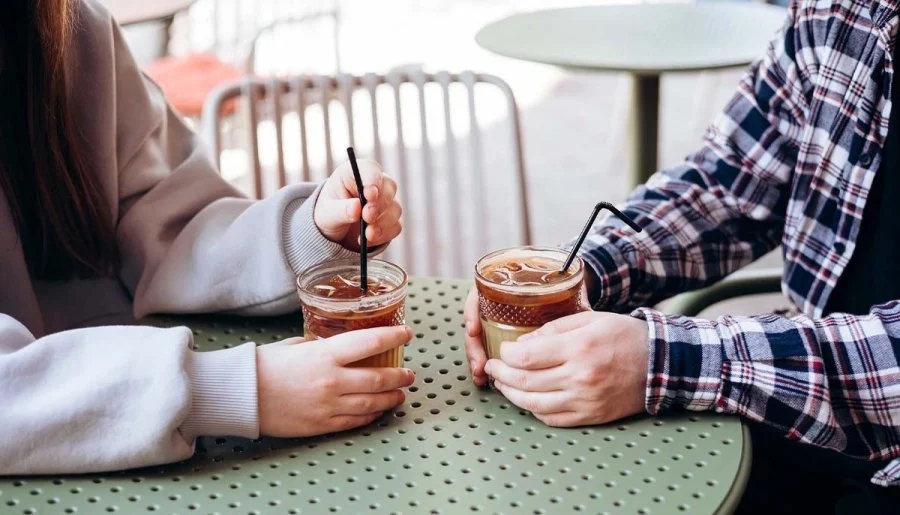 5 loại đồ uống có thể tăng nguy cơ ung thư nếu lạm dụng, 2 loại giúp phòng ngừa: Bạn hay uống loại nào? - Ảnh 1.