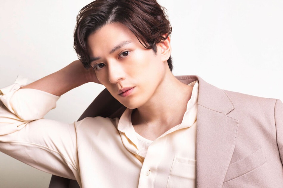 Đời tư qu&aacute; sốc của nam thần hot nhất One Piece: C&oacute; con từ năm 14 tuổi, d&iacute;nh cả biển phốt "phi c&ocirc;ng trẻ l&aacute;i m&aacute;y bay" chấn động - Ảnh 5.