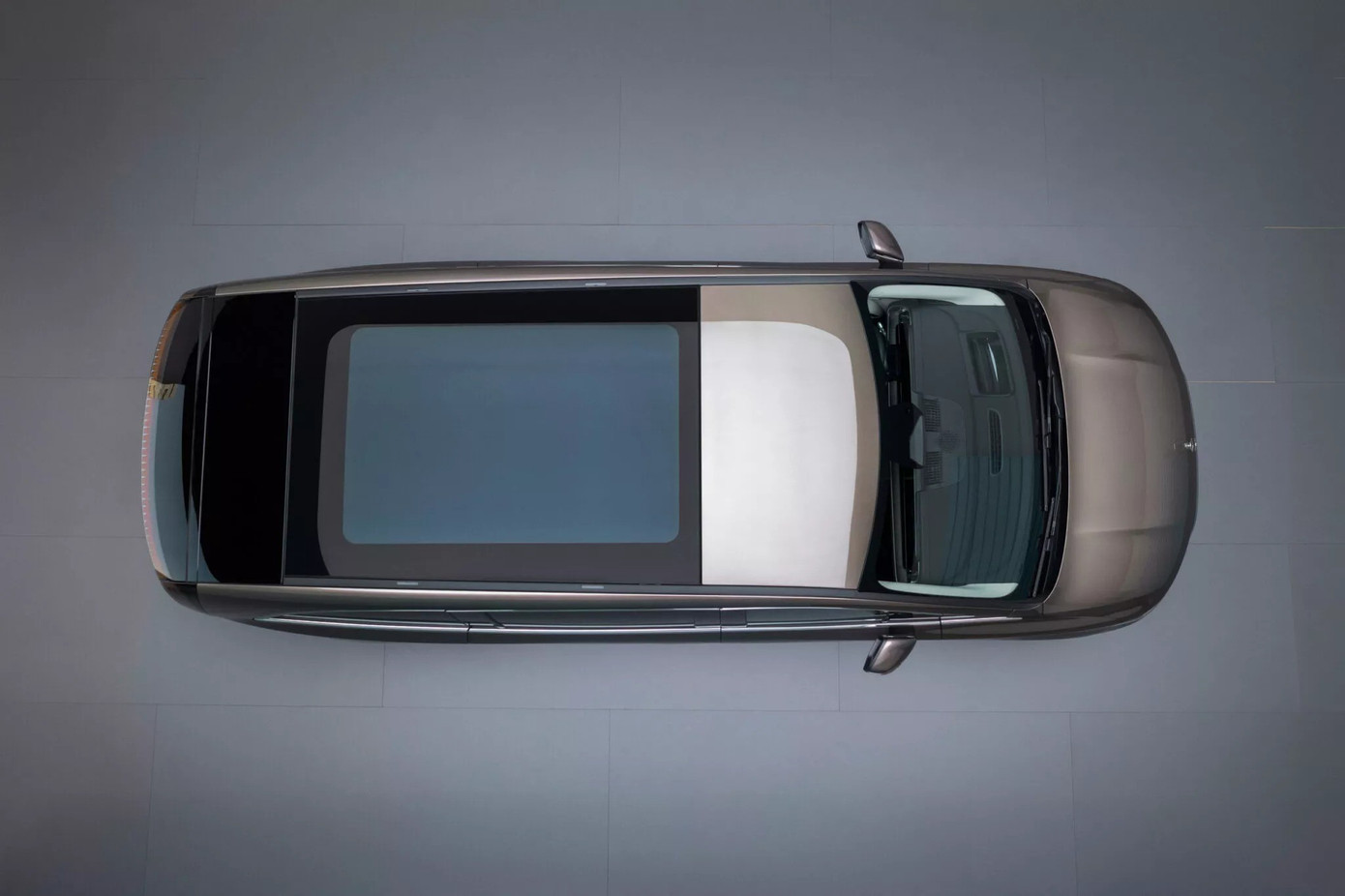 Mercedes h&eacute; lộ mẫu limousine điện đi được 700 km/lần sạc - Ảnh 6.