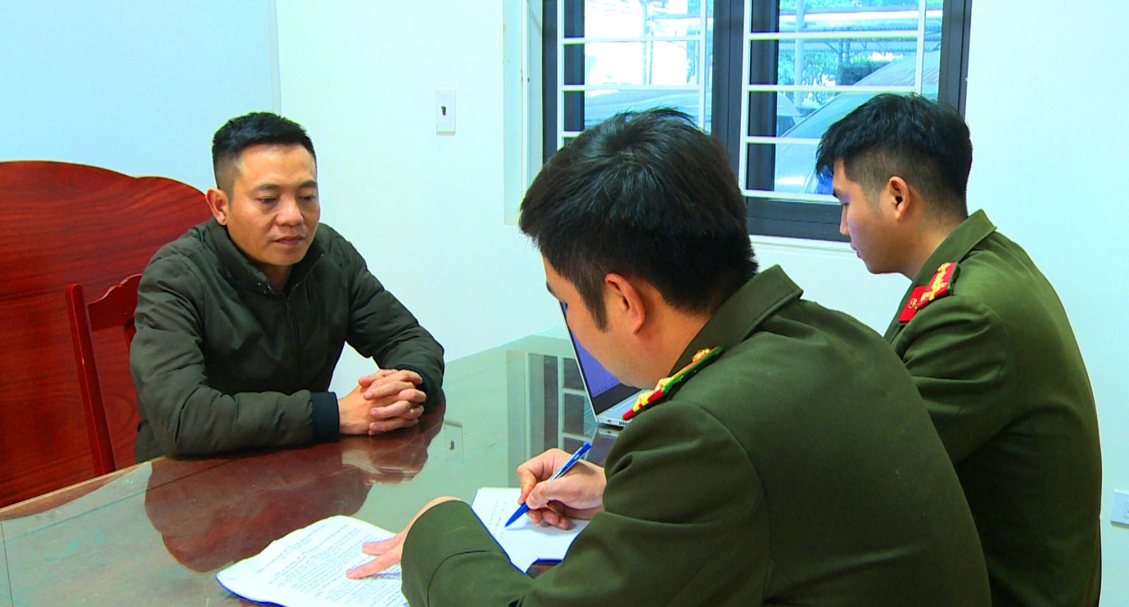 Triệt ph&aacute; đường d&acirc;y lừa đảo t&agrave;i sản ở thanh h&oacute;a thu lời bất ch&iacute;nh 227 tỉ đồng - Ảnh 2.