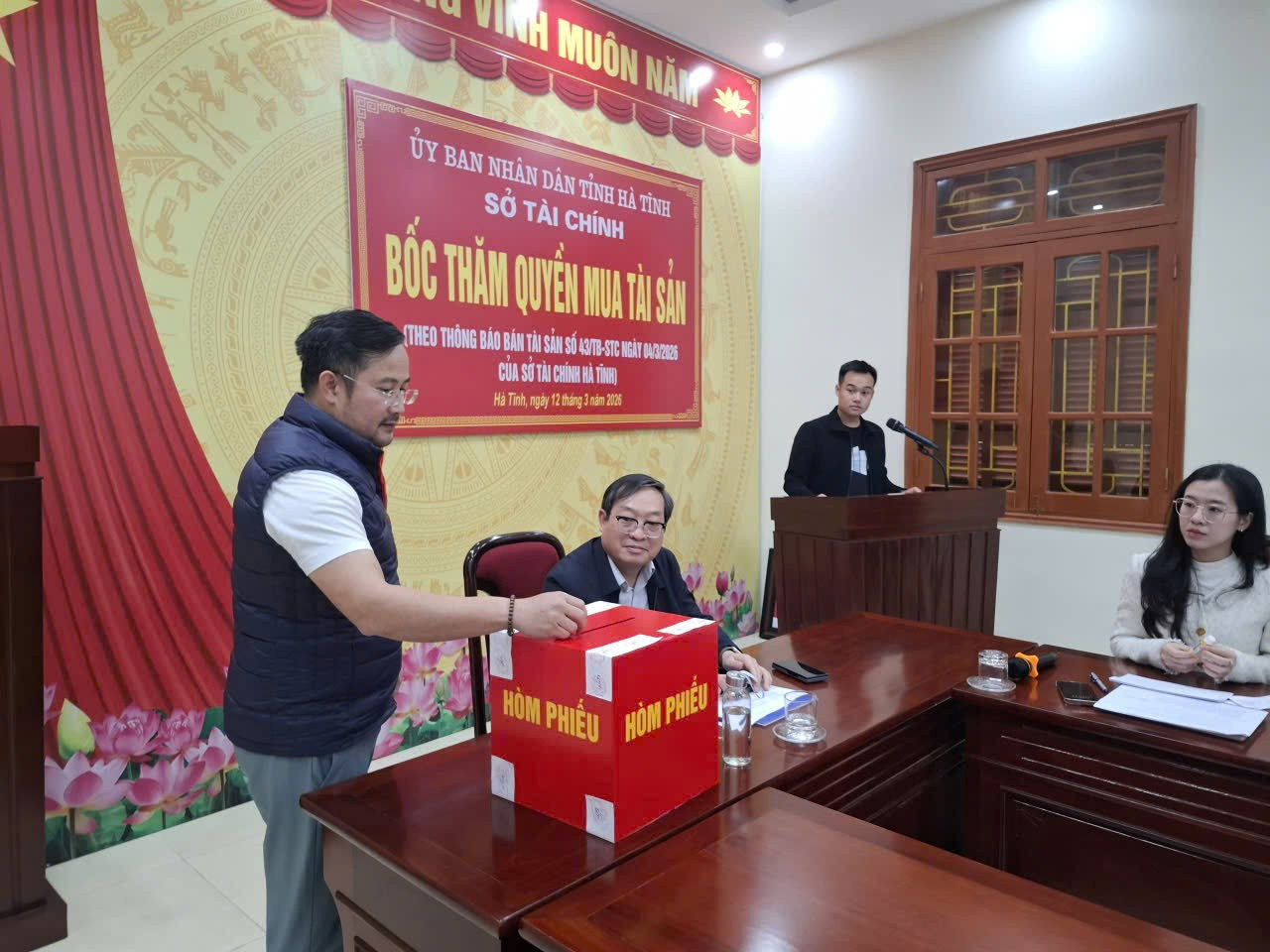 Lộ diện người vừa mua 30kg vàng của tỉnh Hà Tĩnh - Ảnh 3.