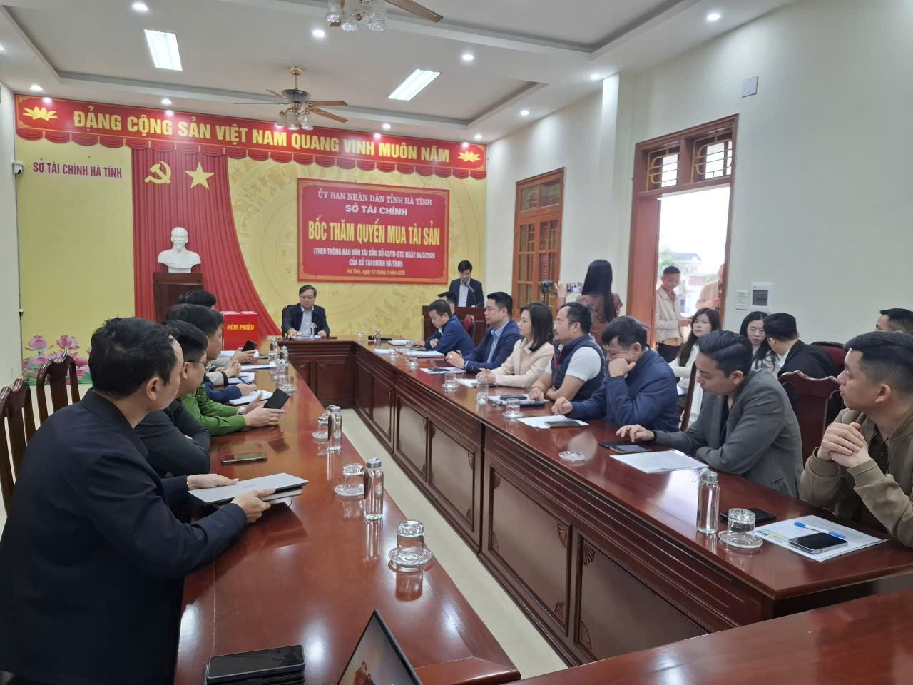 Lộ diện người vừa mua 30kg vàng của tỉnh Hà Tĩnh - Ảnh 2.