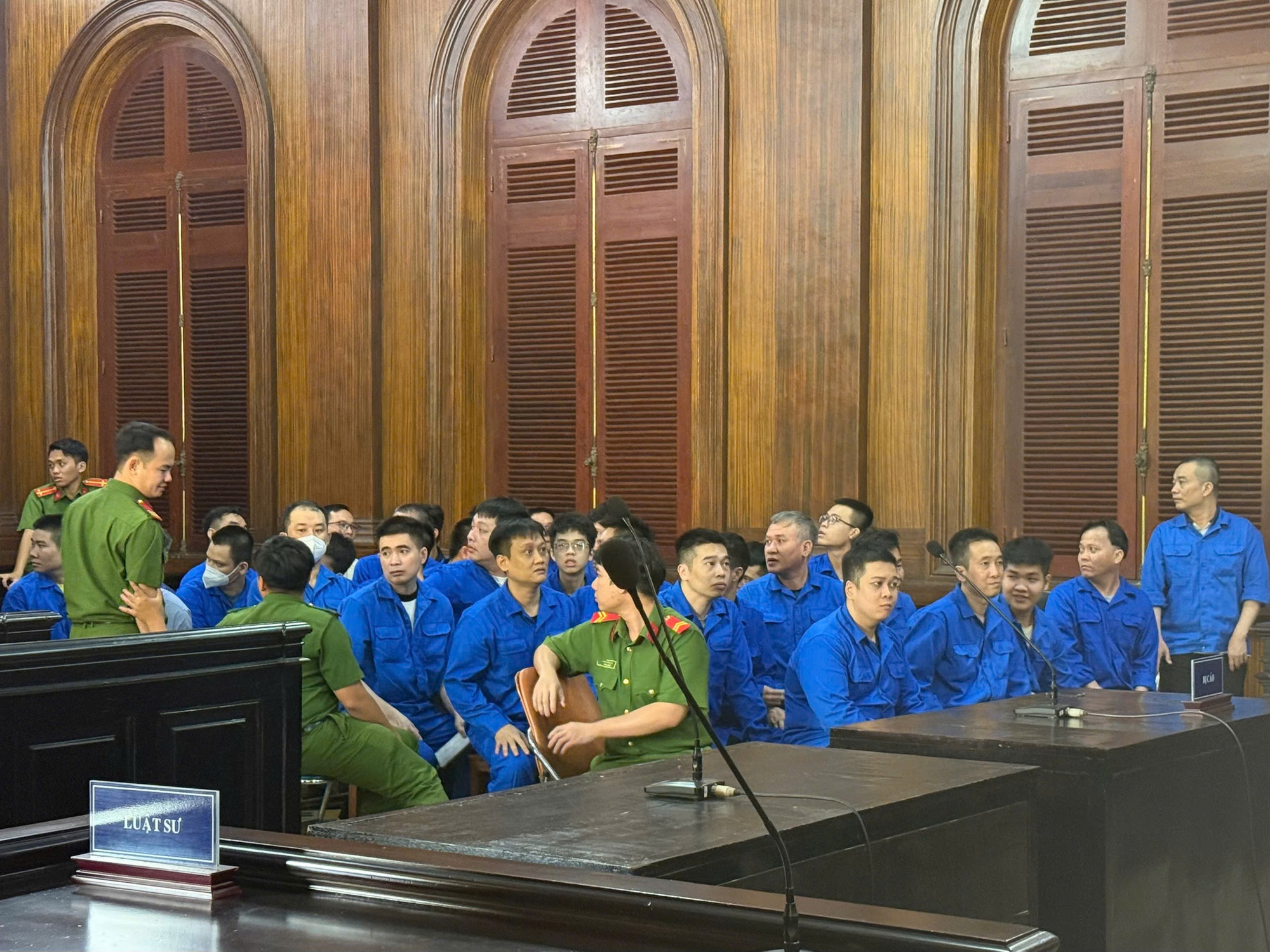 Sinh vi&ecirc;n trộm s&uacute;ng bảo t&agrave;ng v&agrave; đường d&acirc;y bu&ocirc;n b&aacute;n vũ kh&iacute; qua mạng 2026 - Ảnh 1.