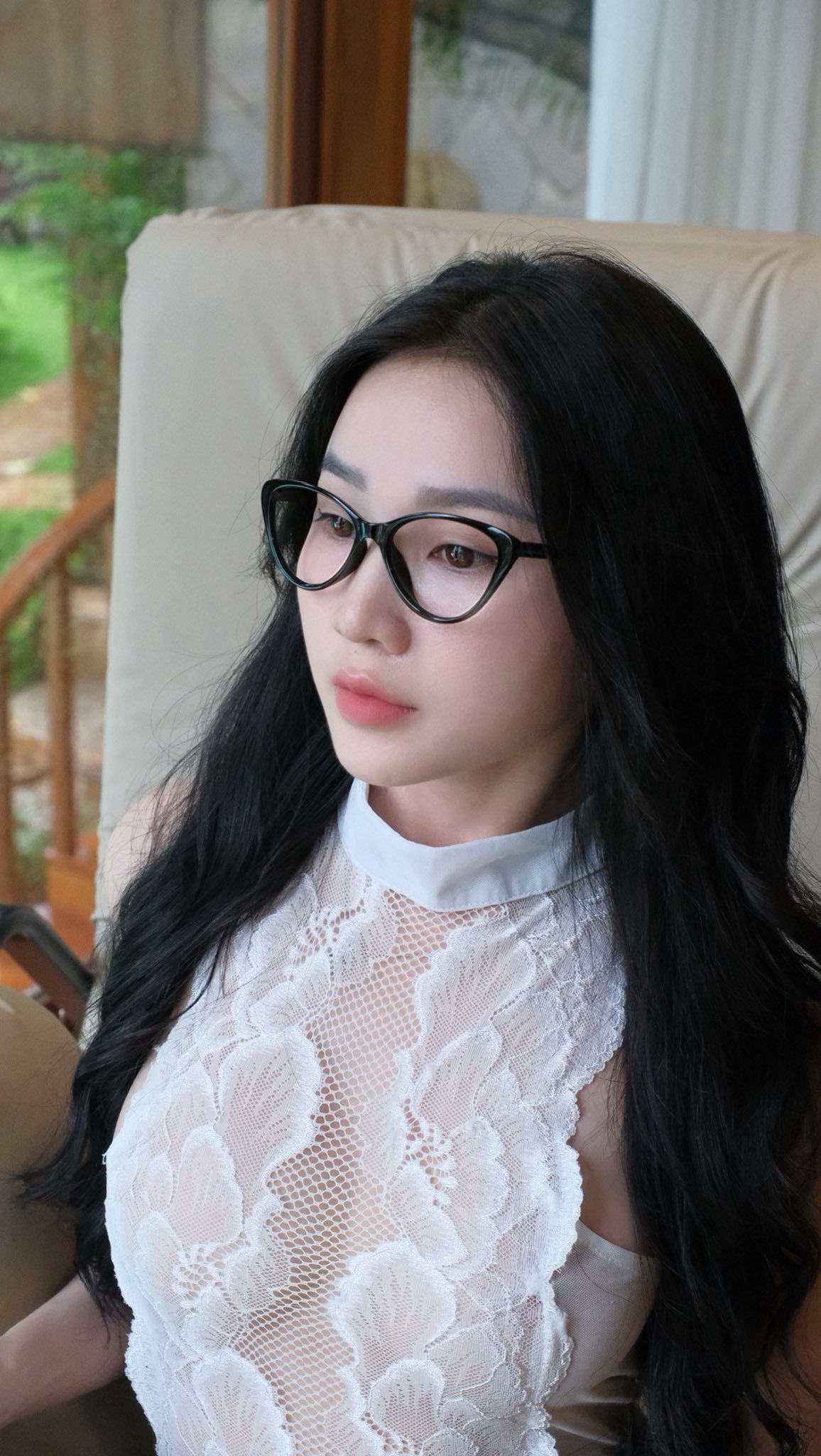 H&oacute;a c&ocirc; thư k&yacute;, hot girl "b&aacute;n loa" khiến d&acirc;n t&igrave;nh nh&aacute;o nh&agrave;o v&igrave; qu&aacute; quyến rũ - Ảnh 4.