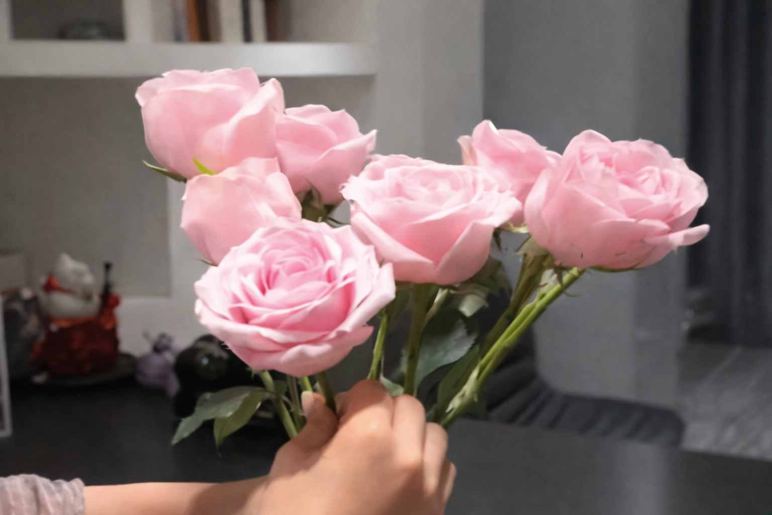 Cha l&agrave;m loạn tiệm hoa v&igrave; con g&aacute;i mua hoa tặng mẹ nh&acirc;n ng&agrave;y Quốc tế Phụ nữ - Ảnh 1.