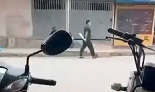 H&eacute; lộ nguy&ecirc;n nh&acirc;n vụ cầm dao ch&eacute;m người tại qu&aacute;n c&agrave; ph&ecirc; Nghệ An năm 2026 - Ảnh 3.