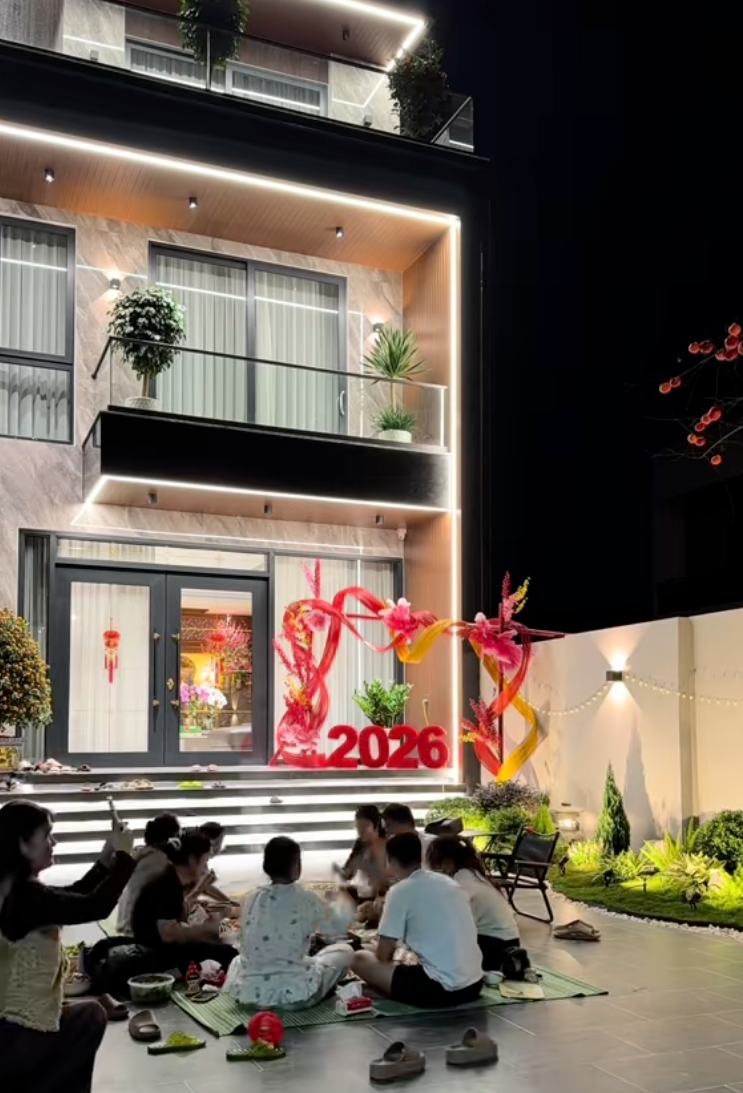 Cặp vợ chồng trẻ ở Th&aacute;i Nguy&ecirc;n khoe nh&agrave; mới đẹp long lanh, d&acirc;n t&igrave;nh lập tức "cảnh b&aacute;o" một chi tiết ngay g&oacute;c s&acirc;n- Ảnh 3.