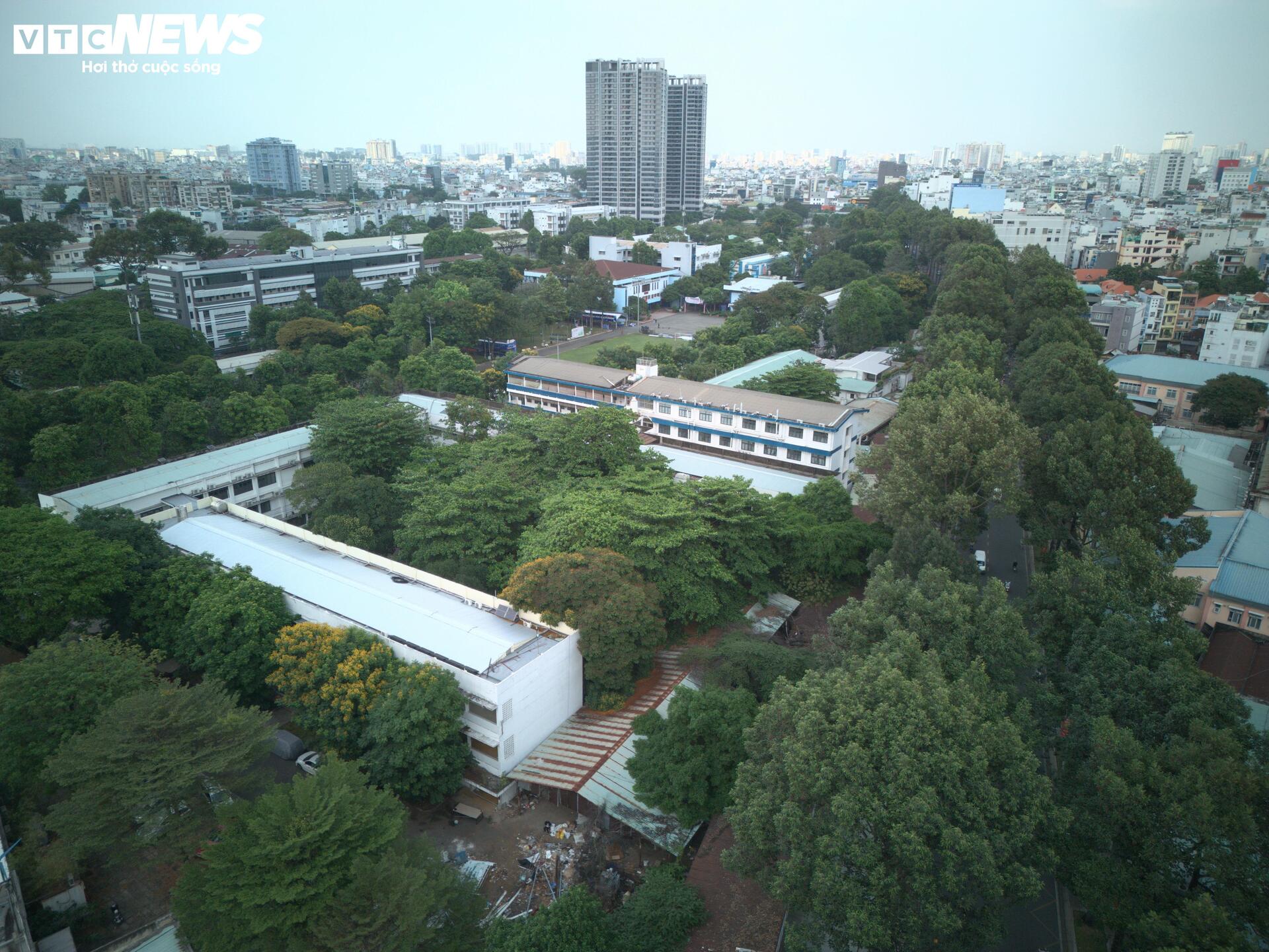 To&agrave;n cảnh trường Đại học B&aacute;ch khoa giữa 'đất v&agrave;ng' TP.HCM - Ảnh 4.