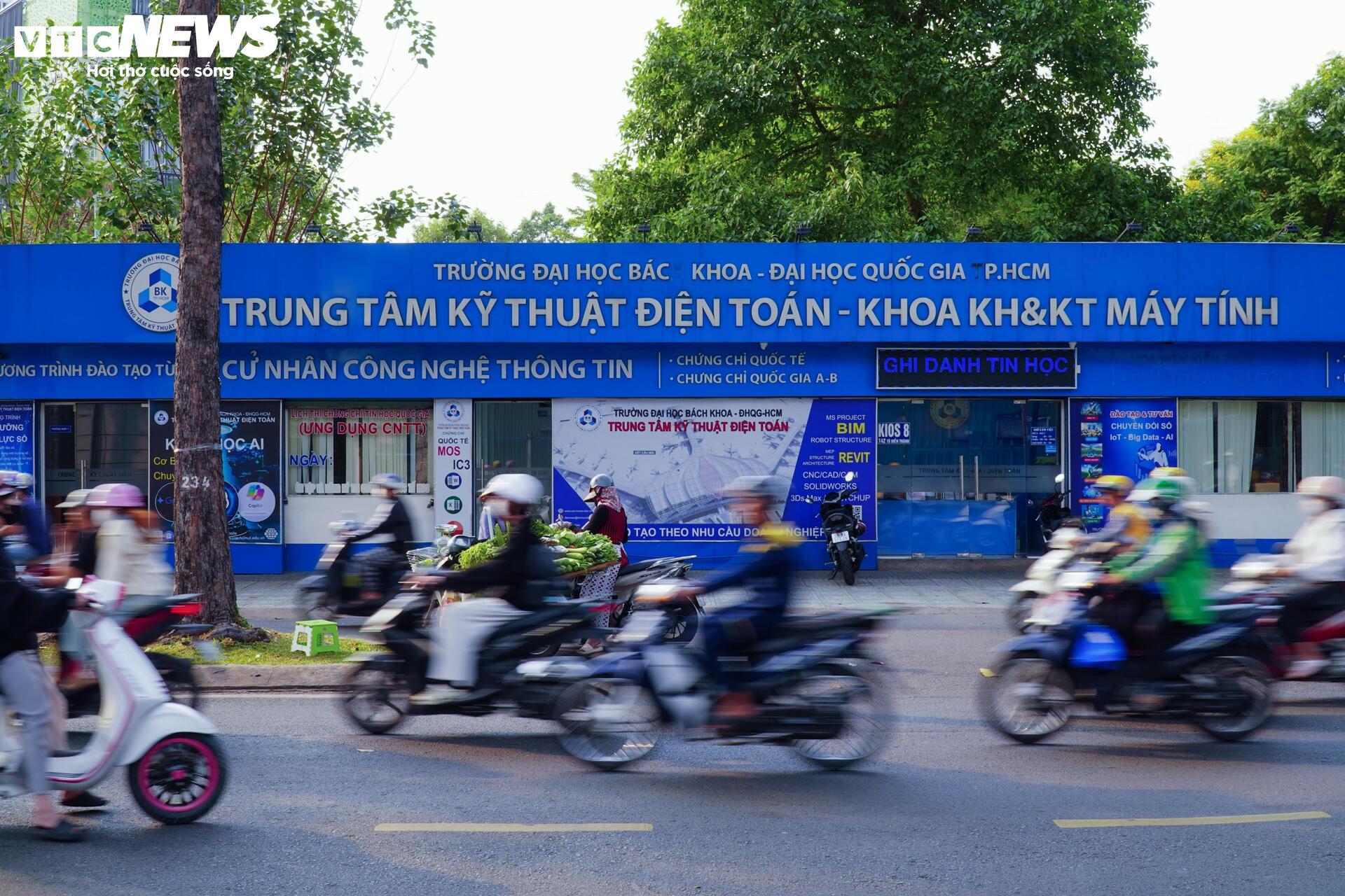 To&agrave;n cảnh trường Đại học B&aacute;ch khoa giữa 'đất v&agrave;ng' TP.HCM - Ảnh 5.