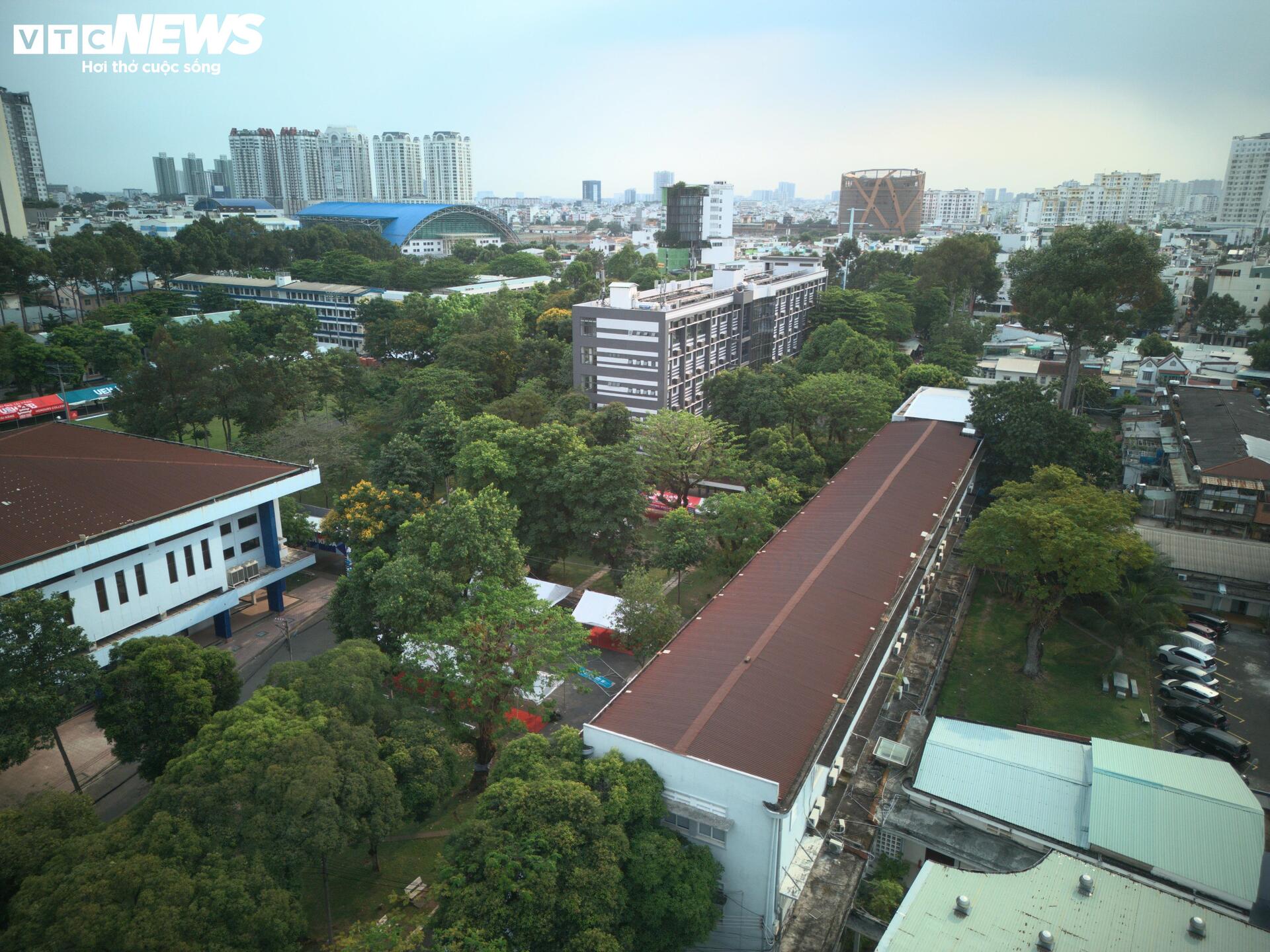 To&agrave;n cảnh trường Đại học B&aacute;ch khoa giữa 'đất v&agrave;ng' TP.HCM - Ảnh 8.