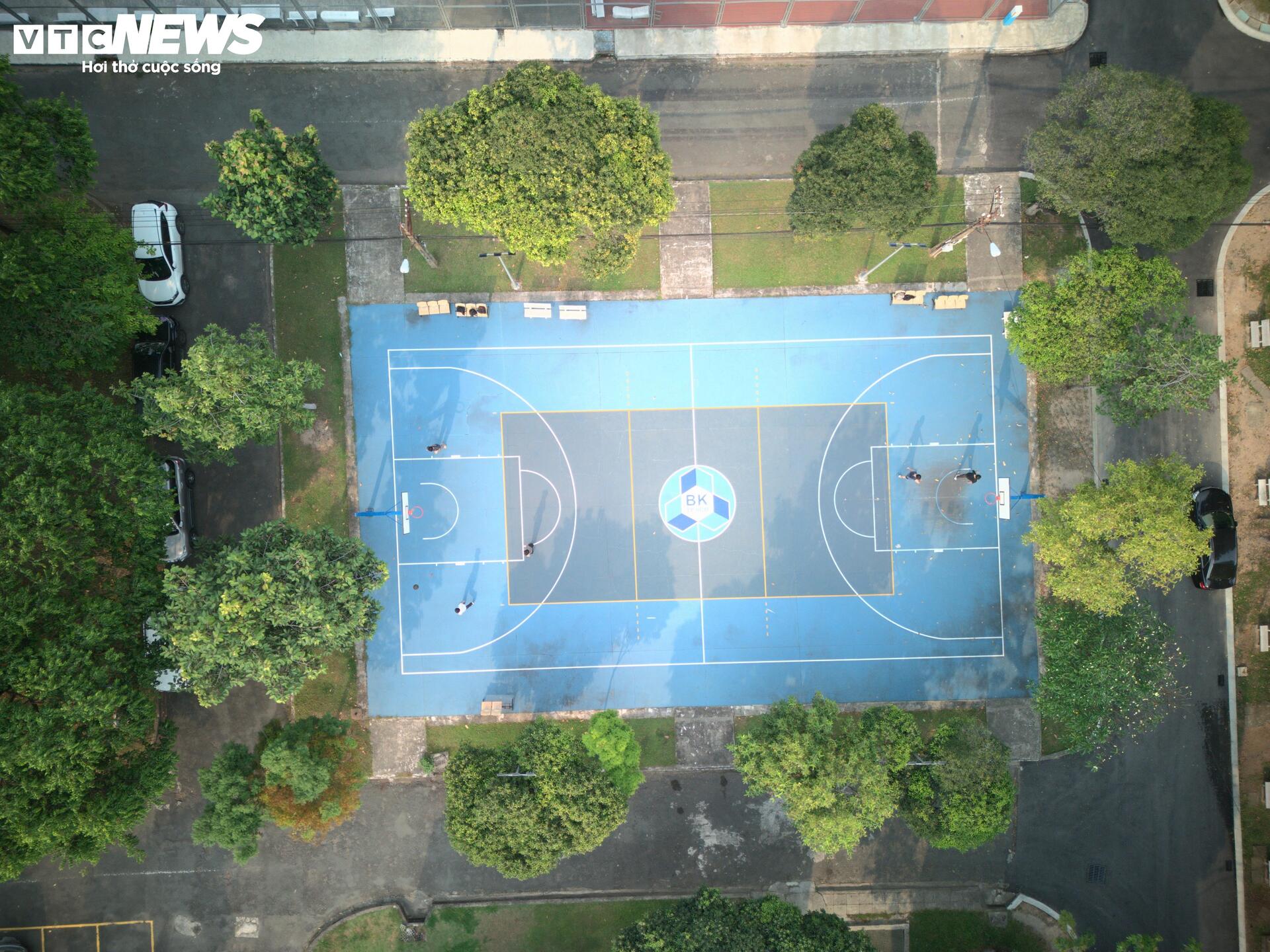 To&agrave;n cảnh trường Đại học B&aacute;ch khoa giữa 'đất v&agrave;ng' TP.HCM - Ảnh 10.