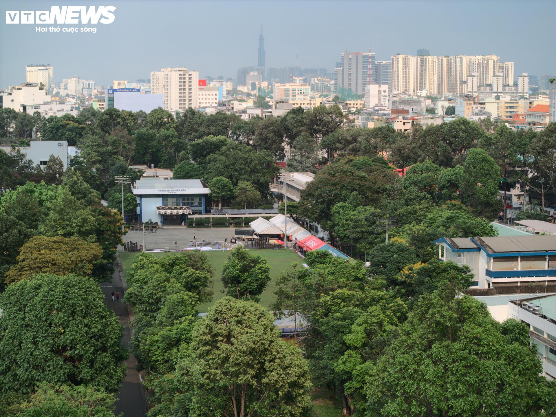 To&agrave;n cảnh trường Đại học B&aacute;ch khoa giữa 'đất v&agrave;ng' TP.HCM - Ảnh 11.