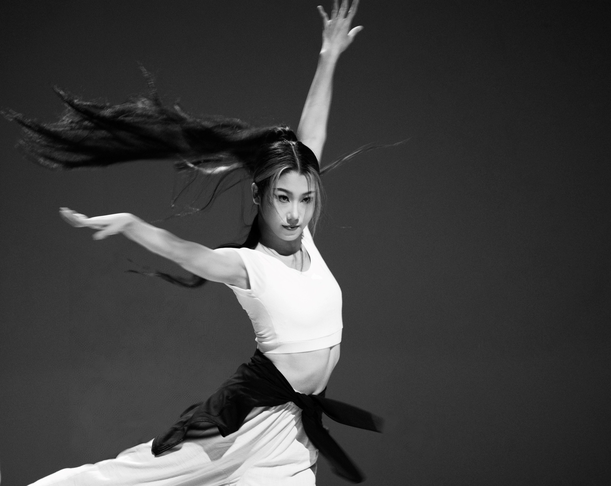 Phạm Cảnh Nguyệt và màn xoay tròn 3 tiếng trong Khổng Tước khiến khán giả thán phục - Ảnh 3. Phạm Cảnh Nguyệt và màn xoay tròn 3 tiếng trong Khổng Tước khiến khán giả thán phục - Ảnh 3.