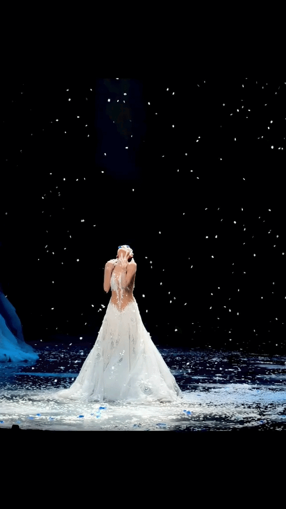 Mỹ nh&acirc;n U70 trẻ đẹp v&ocirc; thực nhờ 30 năm kh&ocirc;ng ăn cơm, m&uacute;a 1 điệu thấy cả giang sơn đại ng&agrave;n  - Ảnh 1.