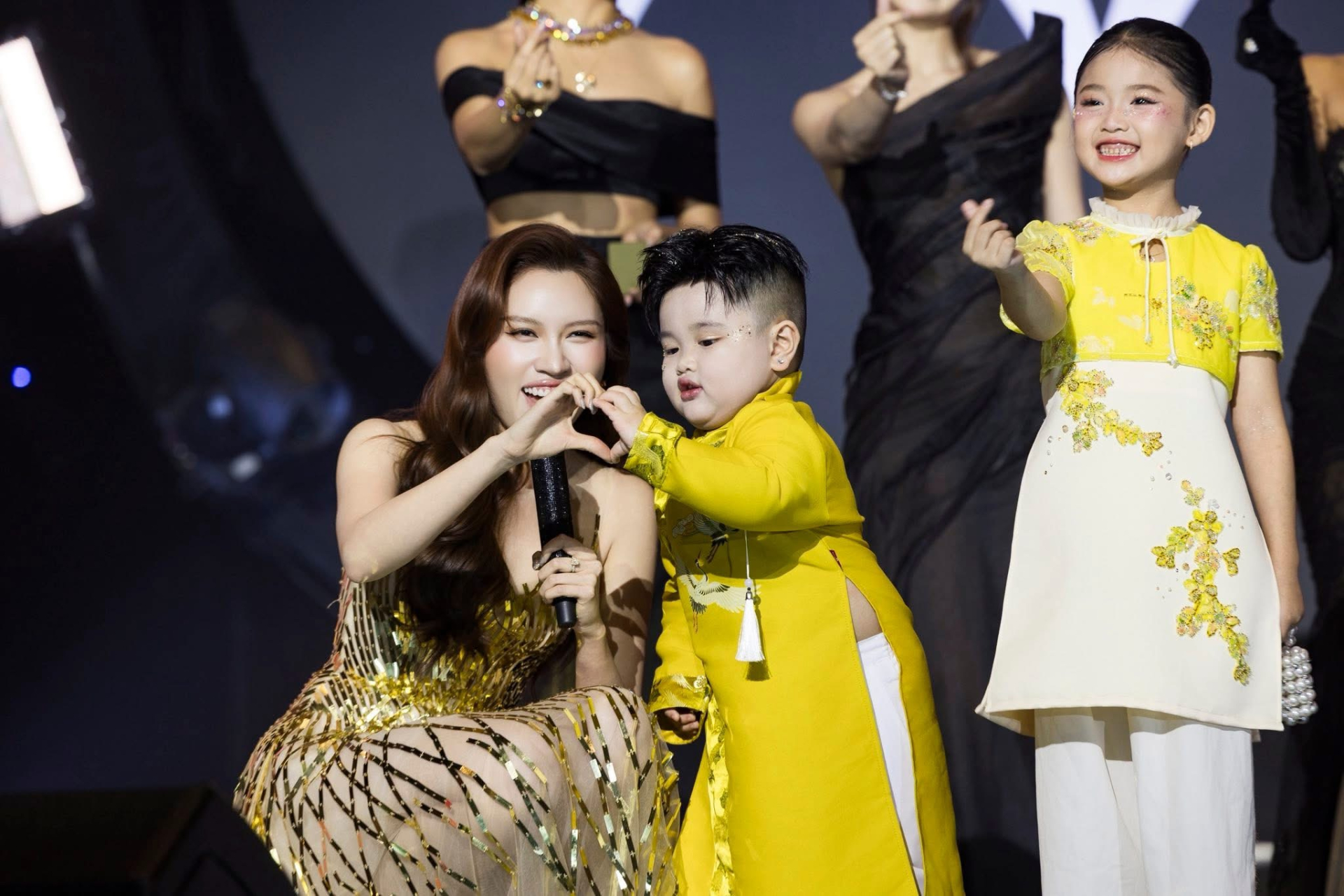 MC Thanh Thanh Huyền khen ngợi Ku Phin - con trai L&ecirc; Dương Bảo L&acirc;m sau m&agrave;n hỏi đ&aacute;p l&ecirc;n xu hướng- Ảnh 5.