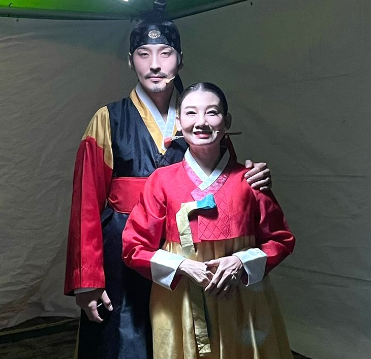 NSND duy nhất được báo Hàn tung hô là “diễn viên quốc dân”: U50 là Giám đốc nhà hát, tự nhận giàu nhất giới nghệ sĩ - Ảnh 4. NSND duy nhất được báo Hàn tung hô là “diễn viên quốc dân”: U50 là Giám đốc nhà hát, tự nhận giàu nhất giới nghệ sĩ - Ảnh 4.