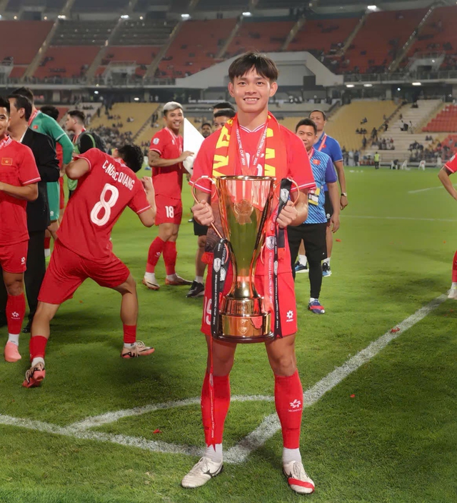 Tiền đạo U23 Việt Nam báo 