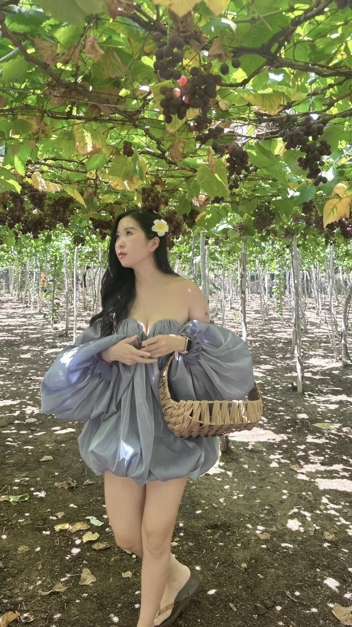 Hết bị ho&agrave;i nghi thay đổi ngoại h&igrave;nh, hot girl xinh đẹp lại d&iacute;nh thị phi "từ tr&ecirc;n trời rơi xuống" - Ảnh 8.