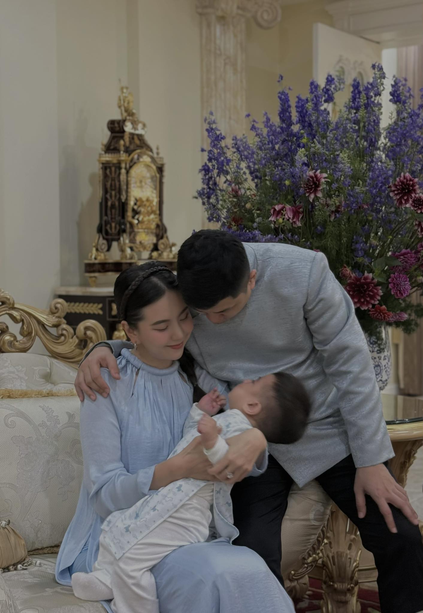 H&ocirc;n nh&acirc;n của người đẹp VTV với chồng k&eacute;m tuổi trong t&ograve;a nh&agrave; bề thế ở Bắc Ninh: Một bức ảnh h&eacute; lộ cuộc sống hiện tại- Ảnh 11.