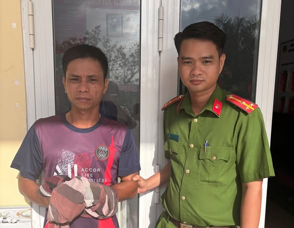 Giật điện thoại của người bán vé số rồi phóng xe chạy về hướng trại giam - Ảnh 1.