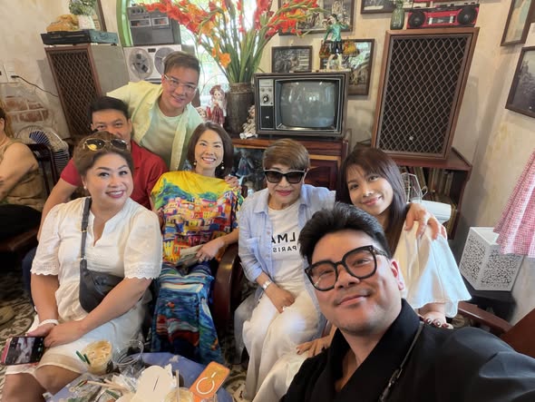 Vợ cũ thăm quán cafe của Đàm Vĩnh Hưng: 